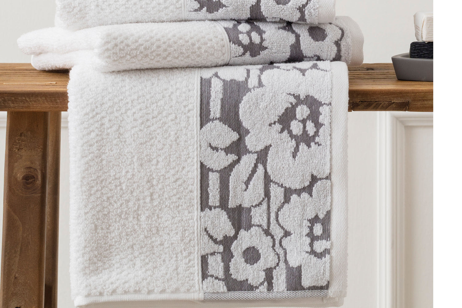 bb0217 Set Asciugamani 1+1 viso e ospite Leida spugna 100% cotone linea Oro